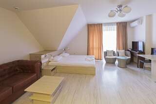 Апарт-отели Tarsis Club - All Inclusive Солнечный Берег Стандартный двухместный номер с 1 кроватью или 2 отдельными кроватями и балконом (для 2 взрослых и 1 ребенка)-2